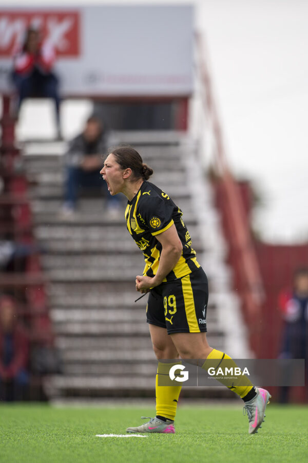 Miya Grant-Clavijo, de Peñarol, Campeonato Uruguayo Femenino. Complejo Rentistas.