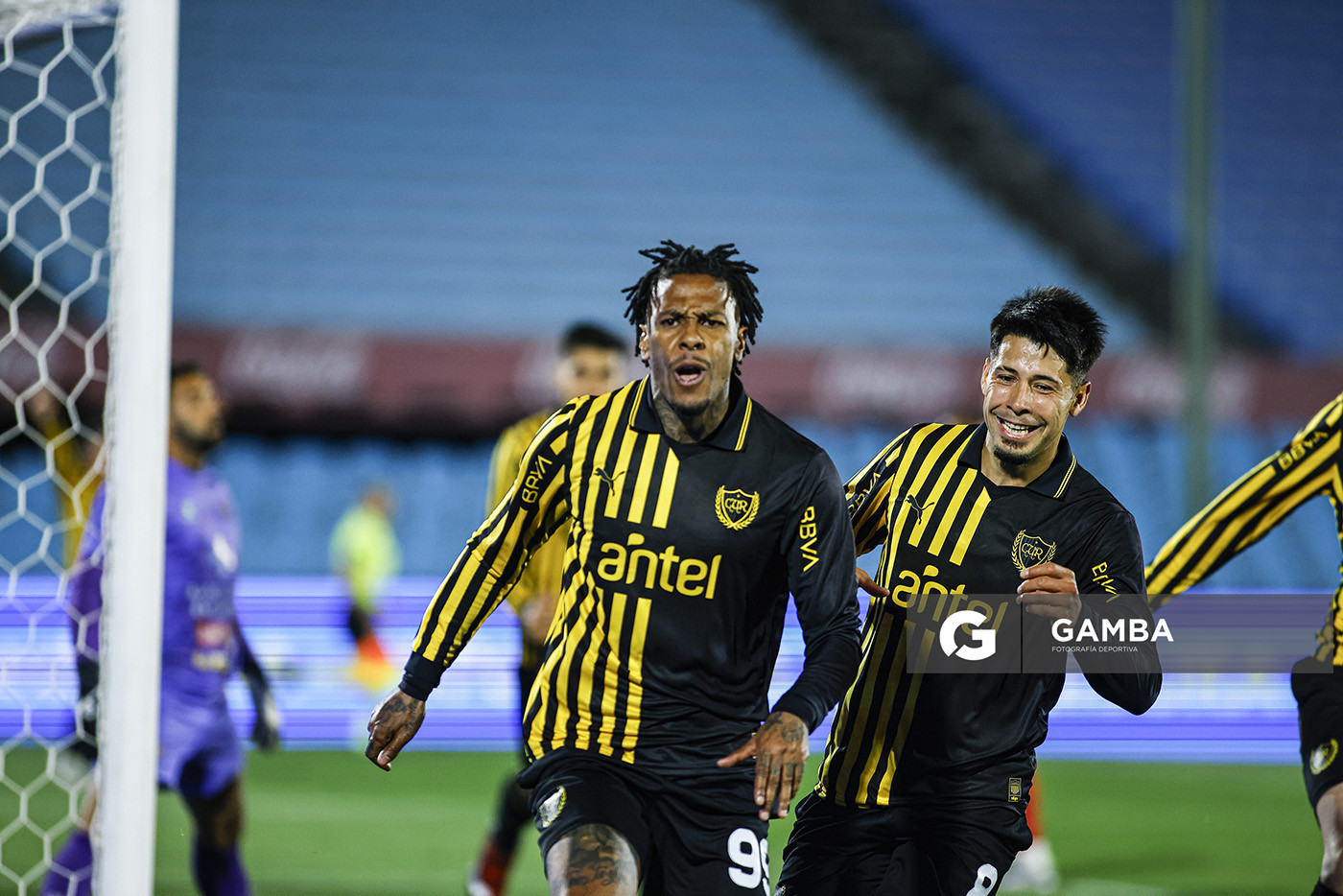 Abel Hernández, de Peñarol, Liga AUF Uruguaya. Estadio Centenario.