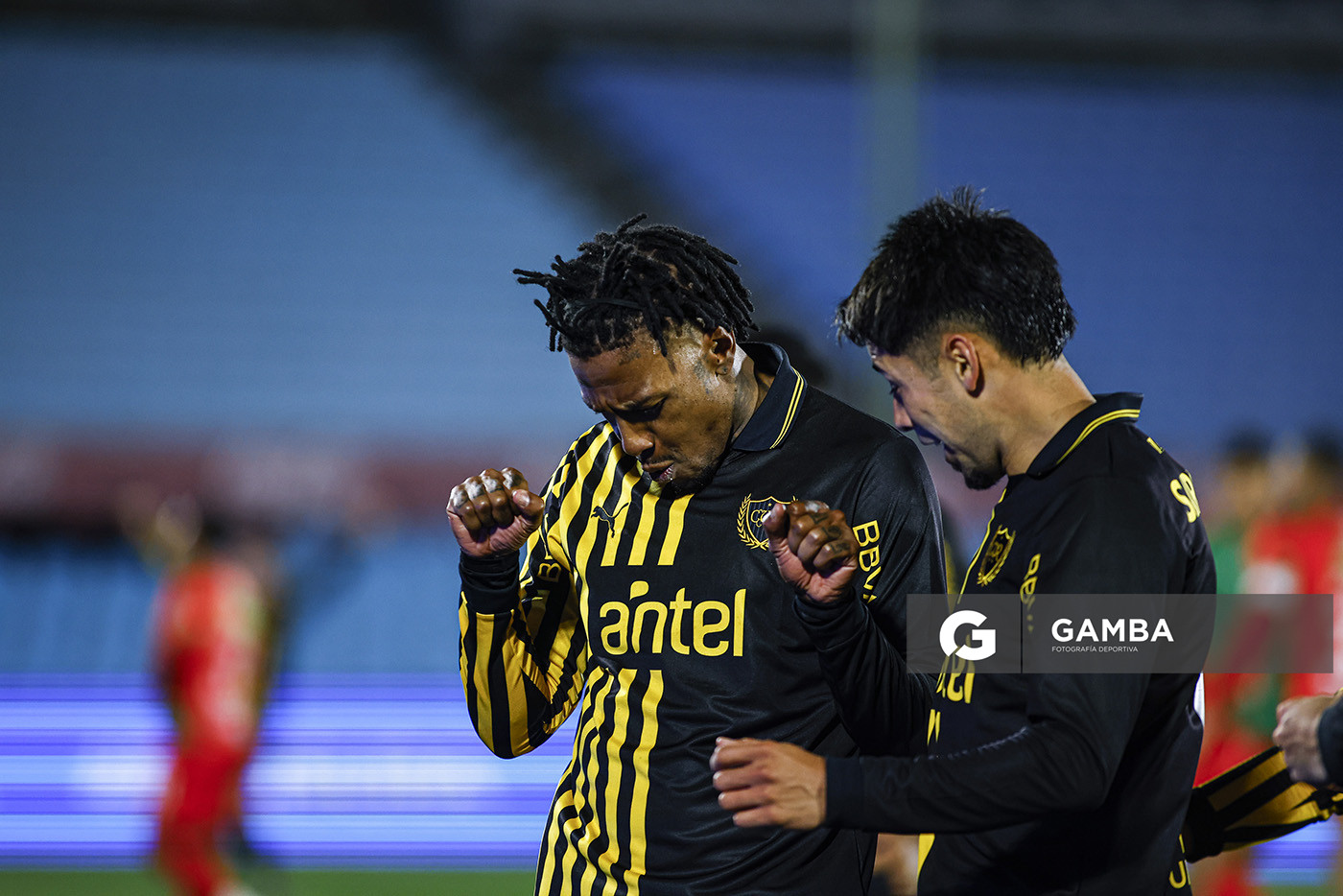Abel Hernández, de Peñarol, Liga AUF Uruguaya. Estadio Centenario.