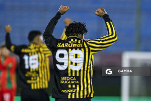 Abel Hernández, de Peñarol, Liga AUF Uruguaya. Estadio Centenario.