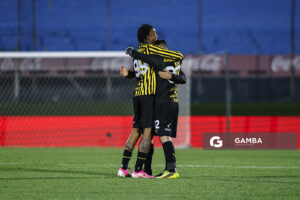 Abel Hernández, de Peñarol, Liga AUF Uruguaya. Estadio Centenario.