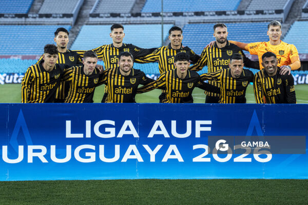 Titulares de Peñarol. Liga AUF Uruguaya. Estadio Centenario.