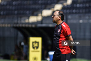 Michel Sorano, director técnico de San Jacinto Albion,  Campeonato Uruguayo Femenino. Estadio Campeón del Siglo.