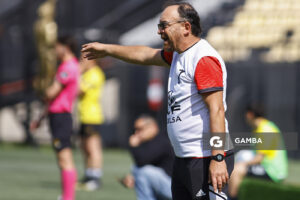 Michel Sorano, director técnico de San Jacinto Albion,  Campeonato Uruguayo Femenino. Estadio Campeón del Siglo.