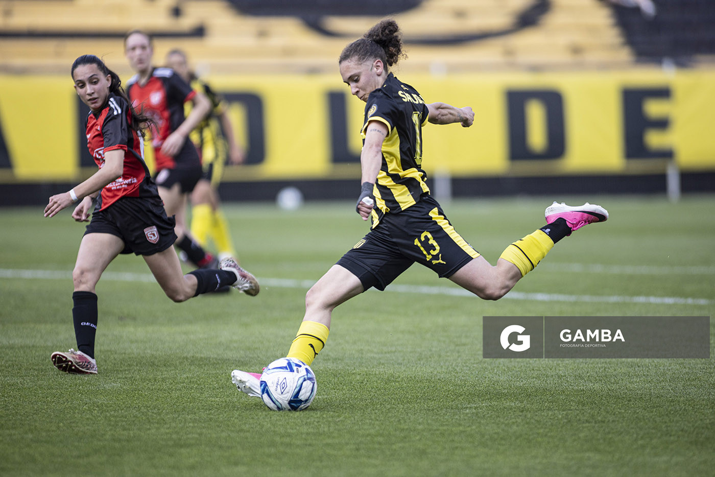 Micaela Domínguez, de Peñarol, Campeonato Uruguayo Femenino. Estadio Campeón del Siglo.