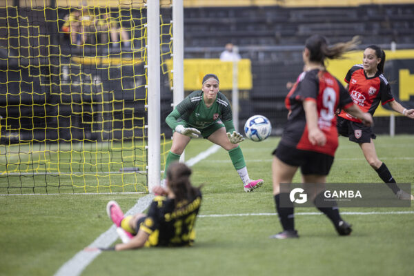Luana Silveira, golera de San Jacinto Albion, Campeonato Uruguayo Femenino. Estadio Campeón del Siglo.