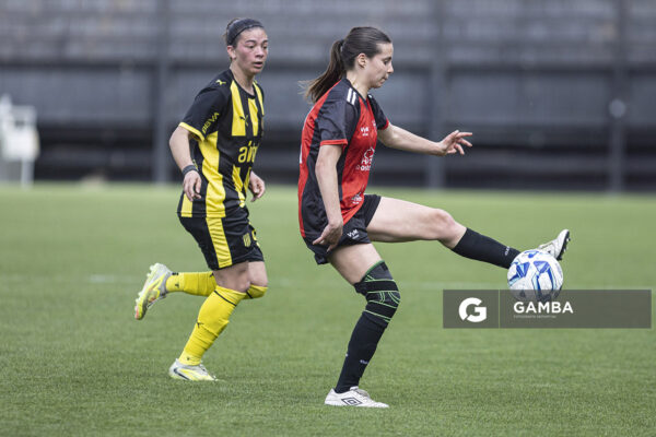 Catalina Passalacqua, de San Jacinto Albion, Campeonato Uruguayo Femenino. Estadio Campeón del Siglo.