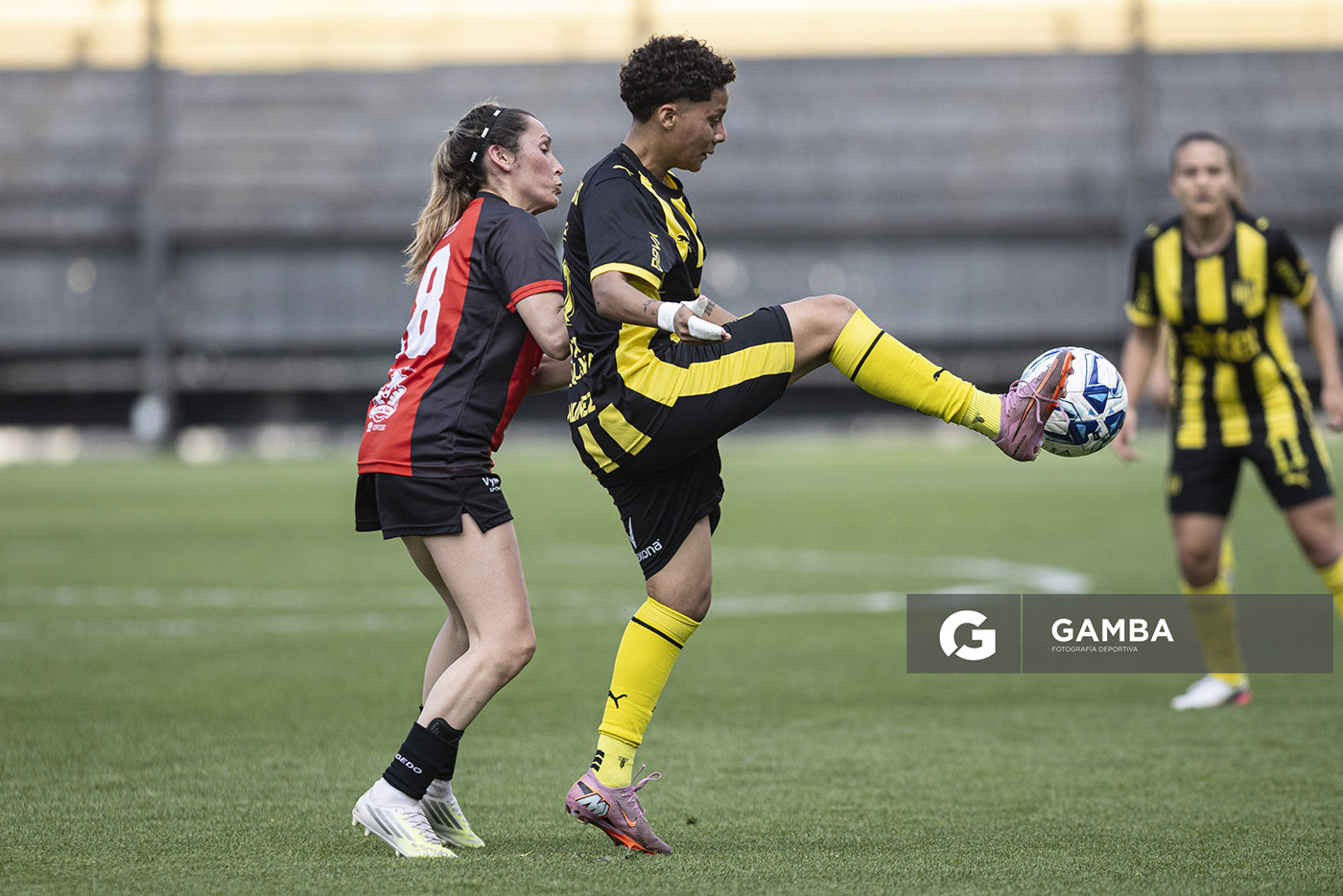 Luna Marcia, de Peñarol, Campeonato Uruguayo Femenino. Estadio Campeón del Siglo.
