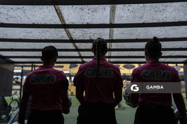 Terna arbitral. Campeonato Uruguayo Femenino. Estadio Campeón del Siglo.