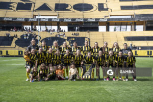 Plantel de Peñarol. Campeonato Uruguayo Femenino. Estadio Campeón del Siglo.