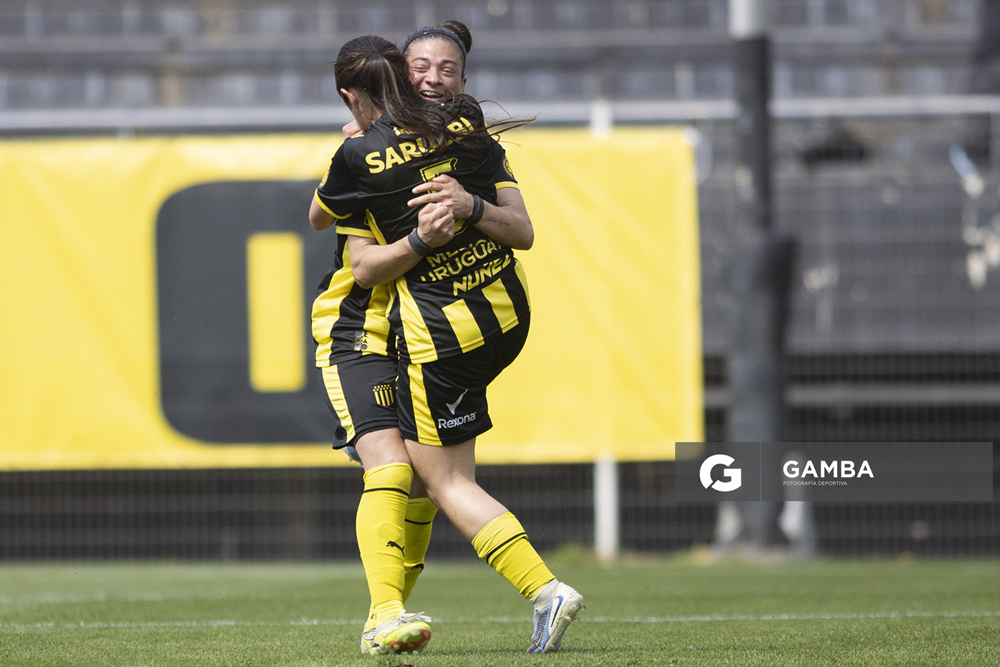 Caroline Díaz, de Peñarol, Campeonato Uruguayo Femenino. Estadio Campeón del Siglo.