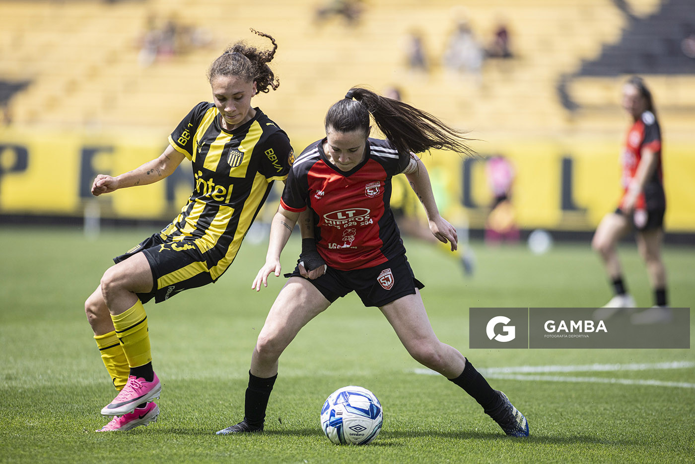 Ivanna Larrosa, de San Jacinto Albion, Campeonato Uruguayo Femenino. Estadio Campeón del Siglo.