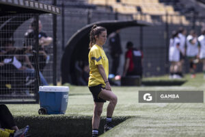 Cecilia Santo, directora técnica de Peñarol, Campeonato Uruguayo Femenino. Estadio Campeón del Siglo.