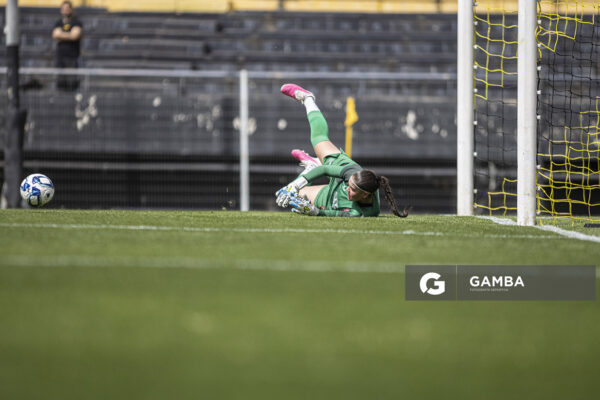 Luana Silveira, golera de San Jacinto Albion, Campeonato Uruguayo Femenino. Estadio Campeón del Siglo.