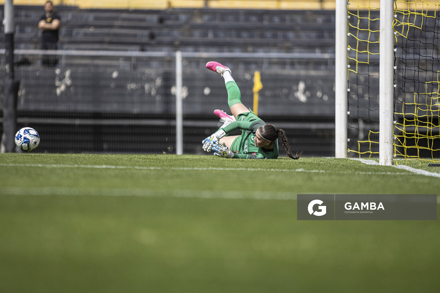 Luana Silveira, golera de San Jacinto Albion, Campeonato Uruguayo Femenino. Estadio Campeón del Siglo.