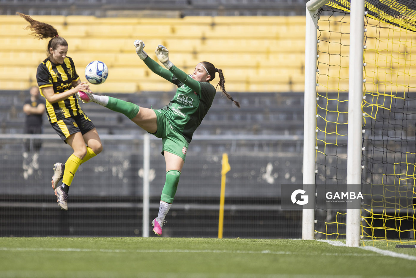 Luana Silveira, golera de San Jacinto Albion, Campeonato Uruguayo Femenino. Estadio Campeón del Siglo.