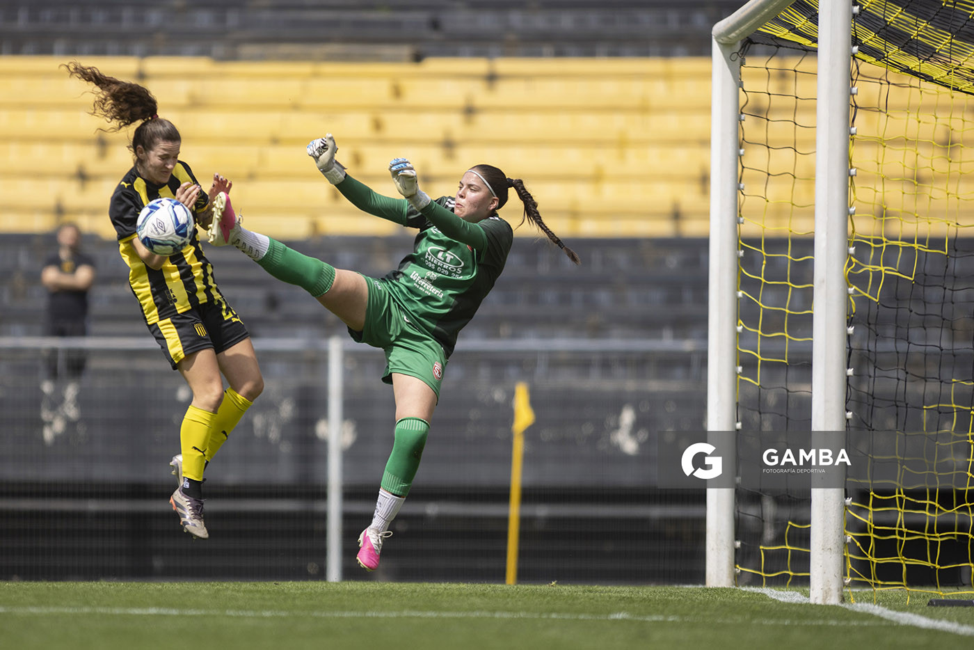 Luana Silveira, golera de San Jacinto Albion, Campeonato Uruguayo Femenino. Estadio Campeón del Siglo.