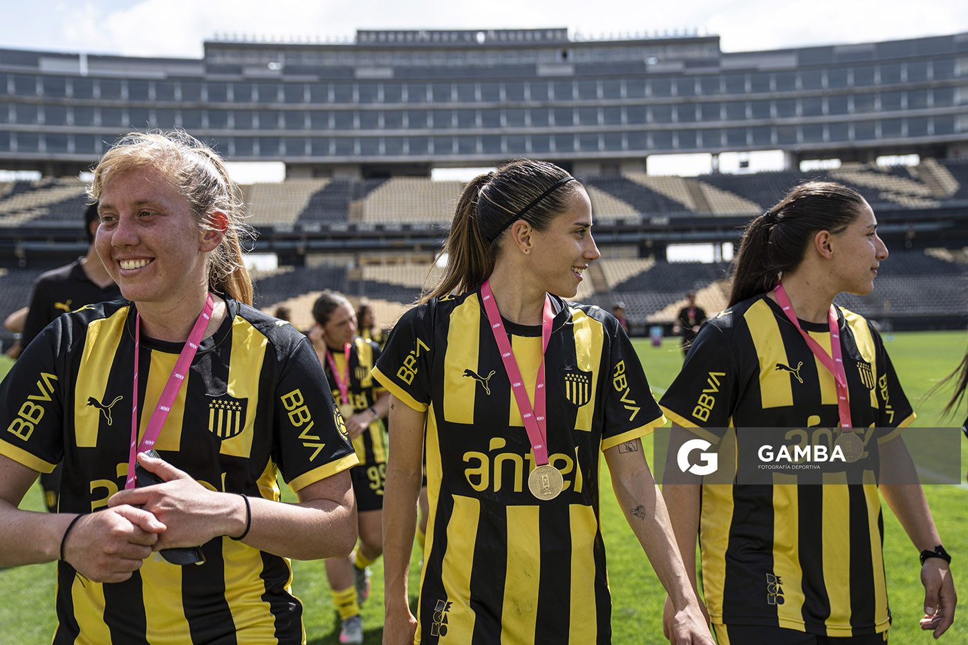 Peñarol Campeón. Campeonato Uruguayo Femenino. Estadio Campeón del Siglo.