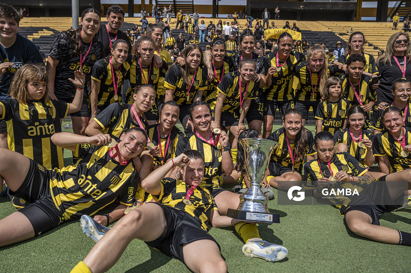 Peñarol Campeón. Campeonato Uruguayo Femenino. Estadio Campeón del Siglo.