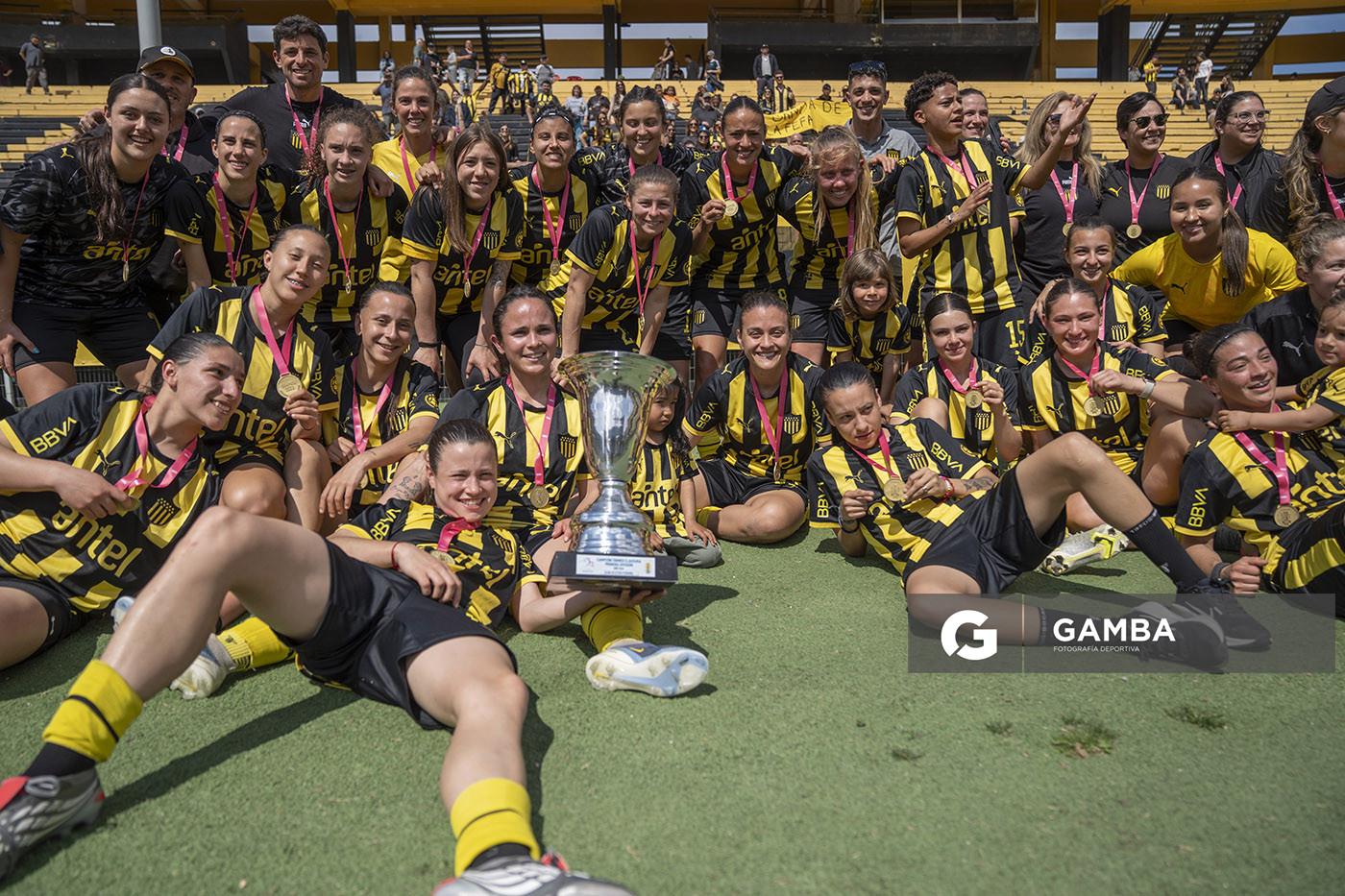 Peñarol Campeón. Campeonato Uruguayo Femenino. Estadio Campeón del Siglo.