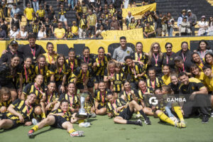Peñarol Campeón. Campeonato Uruguayo Femenino. Estadio Campeón del Siglo.