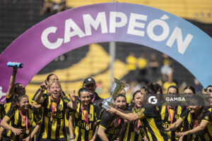 Peñarol Campeón. Campeonato Uruguayo Femenino. Estadio Campeón del Siglo.