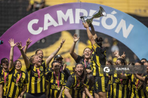 Peñarol Campeón. Campeonato Uruguayo Femenino. Estadio Campeón del Siglo.