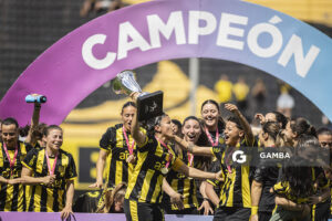 Peñarol Campeón. Campeonato Uruguayo Femenino. Estadio Campeón del Siglo.