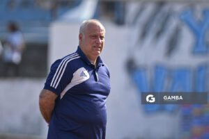 Alejandro Capuccio, director técnico de Cerro, Liga AUF Uruguaya. Estadio Luis Tróccoli.