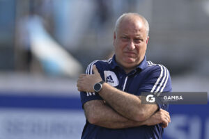 Alejandro Capuccio, director técnico de Cerro, Liga AUF Uruguaya. Estadio Luis Tróccoli.