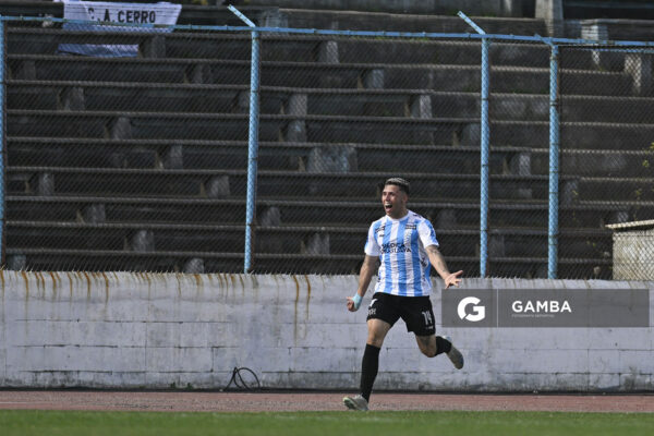 Emiliano Rodríguez, de Cerro, Liga AUF Uruguaya. Estadio Luis Tróccoli.