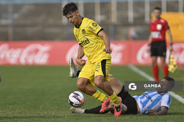 Thiago Espinosa, de Peñarol, Liga AUF Uruguaya. Estadio Luis Tróccoli.
