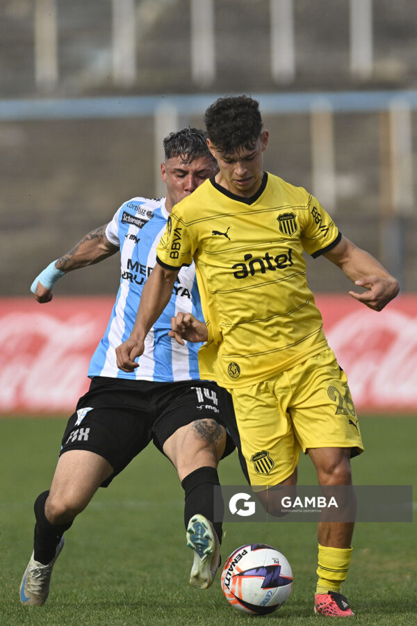 Thiago Espinosa, de Peñarol, Liga AUF Uruguaya. Estadio Luis Tróccoli.