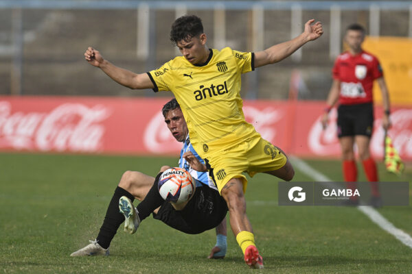 Thiago Espinosa, de Peñarol, Liga AUF Uruguaya. Estadio Luis Tróccoli.