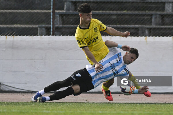 Nahuel Arena, de Cerro, Liga AUF Uruguaya. Estadio Luis Tróccoli.