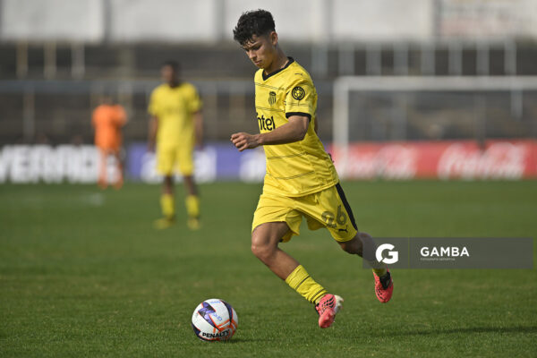 Thiago Espinosa, de Peñarol, Liga AUF Uruguaya. Estadio Luis Tróccoli.