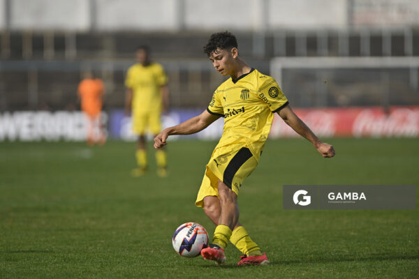 Thiago Espinosa, de Peñarol, Liga AUF Uruguaya. Estadio Luis Tróccoli.