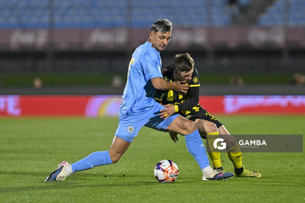 Eduardo Agüero, de Montevideo City Torque, Liga AUF Uruguaya. Estadio Centenario.