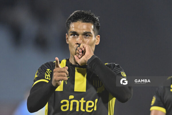 Matías Arezo, de Peñarol, Liga AUF Uruguaya. Estadio Centenario.