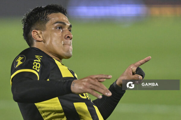 Matías Arezo, de Peñarol, Liga AUF Uruguaya. Estadio Centenario.