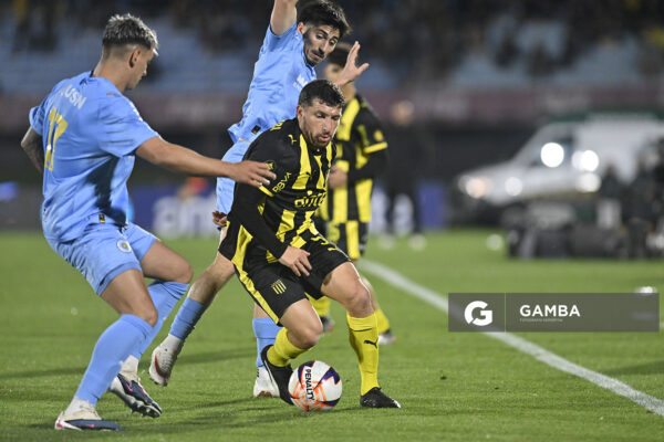 Eric Remedi, de Peñarol, Liga AUF Uruguaya. Estadio Centenario.