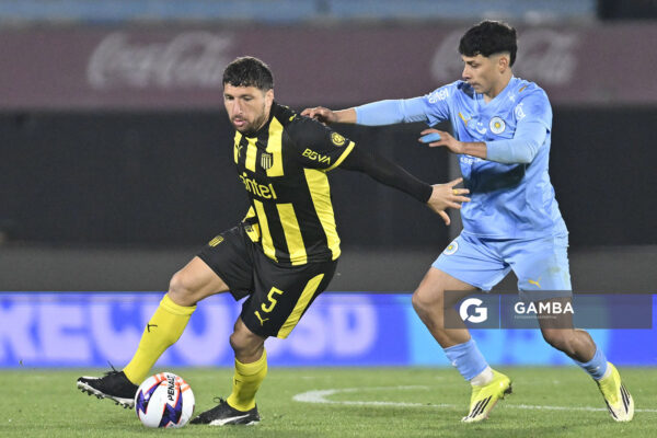 Eric Remedi, de Peñarol, Liga AUF Uruguaya. Estadio Centenario.