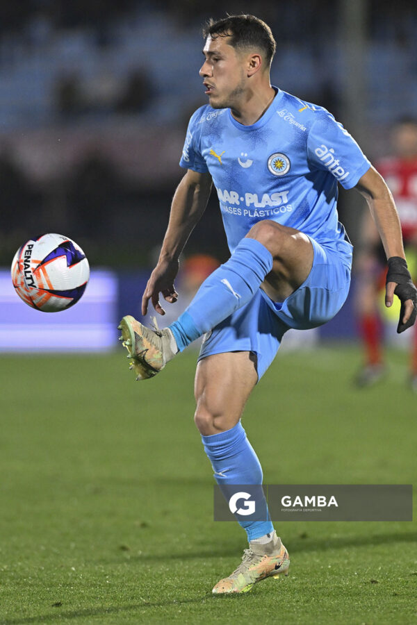 Thiago Espinosa, de Peñarol, Liga AUF Uruguaya. Estadio Centenario.
