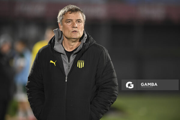 Diego Aguirre, director técnico de Peñarol, Liga AUF Uruguaya. Estadio Centenario.