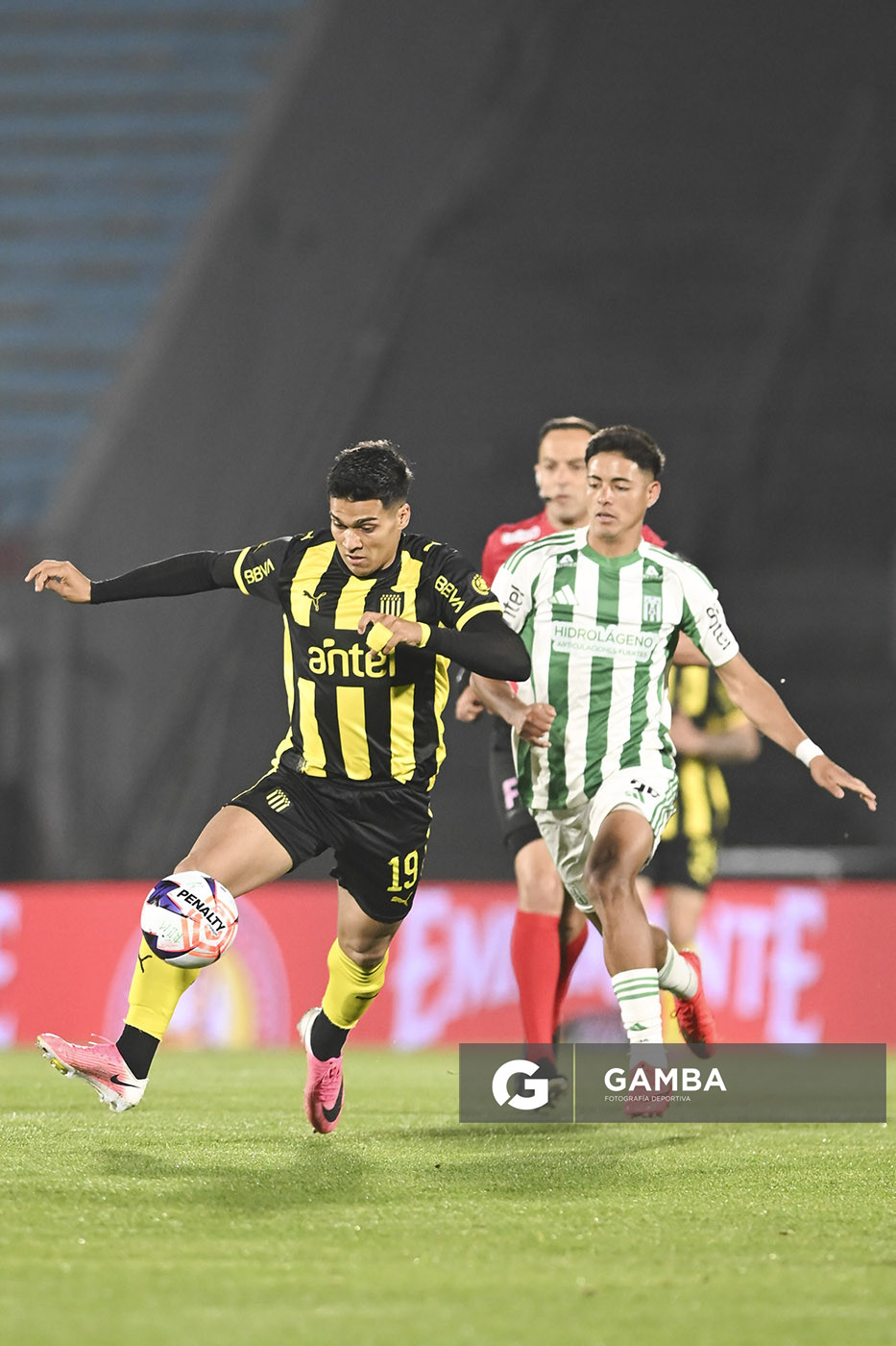 Matías Arezo, de Peñarol, Liga AUF Uruguaya. Estadio Centenario.