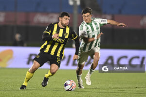 Eric Remedi, de Peñarol, Liga AUF Uruguaya. Estadio Centenario.