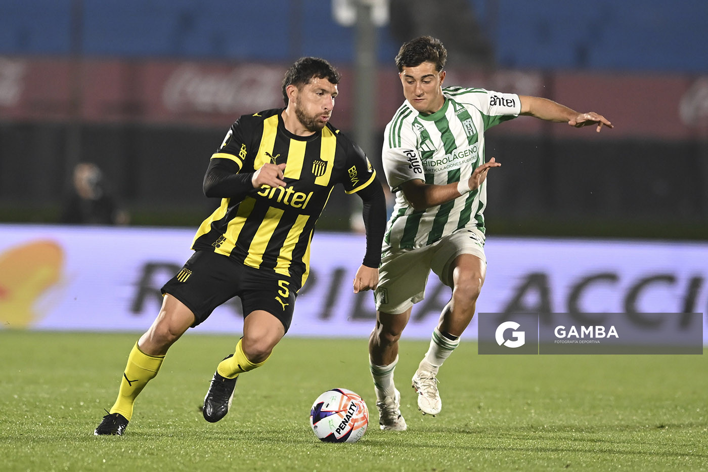 Eric Remedi, de Peñarol, Liga AUF Uruguaya. Estadio Centenario.