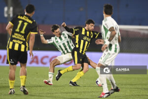 Eric Remedi, de Peñarol, Liga AUF Uruguaya. Estadio Centenario.