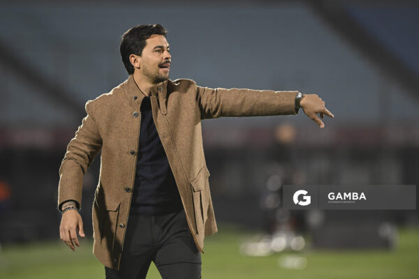 Cristian Chambian, director técnico de Racing, Liga AUF Uruguaya. Estadio Centenario.