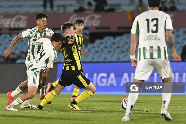 Leandro Umpiérrez, de Peñarol, Liga AUF Uruguaya. Estadio Centenario.